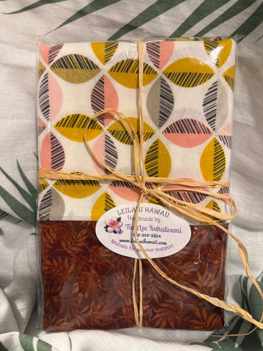 Pillow case with leaves